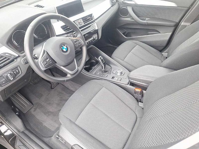 BMW  F48 18i sDrive